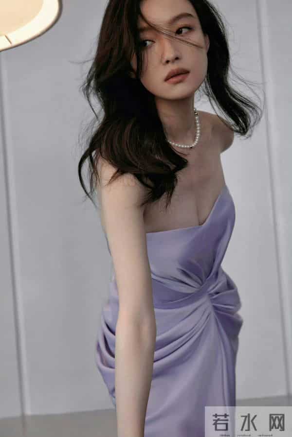 倪妮紫色抹胸礼服大片