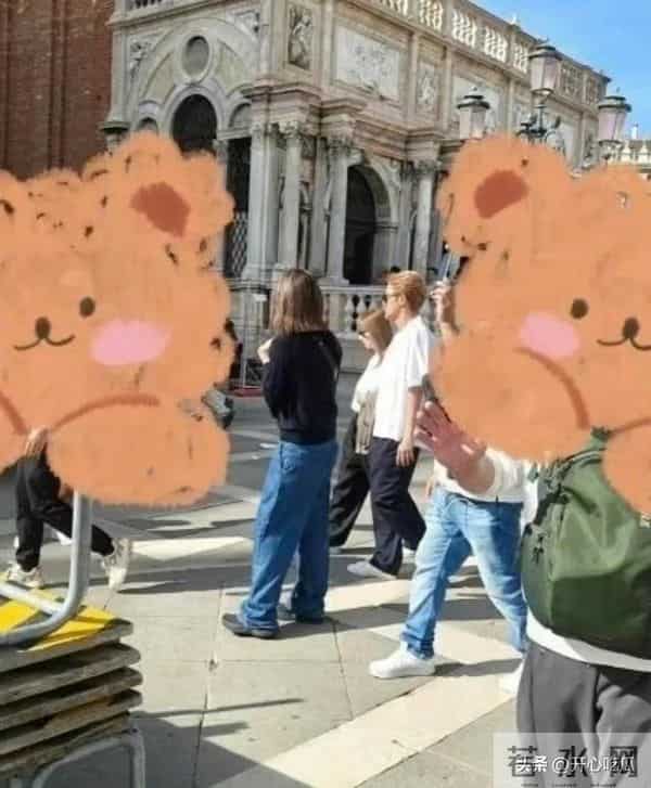 王心凌和吴克群约会被拍,两人穿情侣装逛街吃饭,恋情曝光太甜了