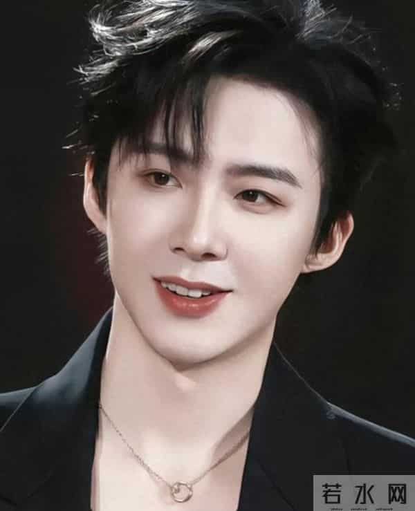 刘宇宁直播时被私生打电话