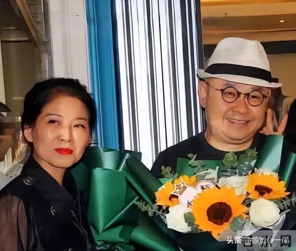 丢下刚出生40天的女儿,与富商私奔的刀郎前妻,如今可曾后悔过?