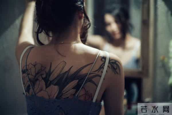 宋佳 影片里的满背纹身