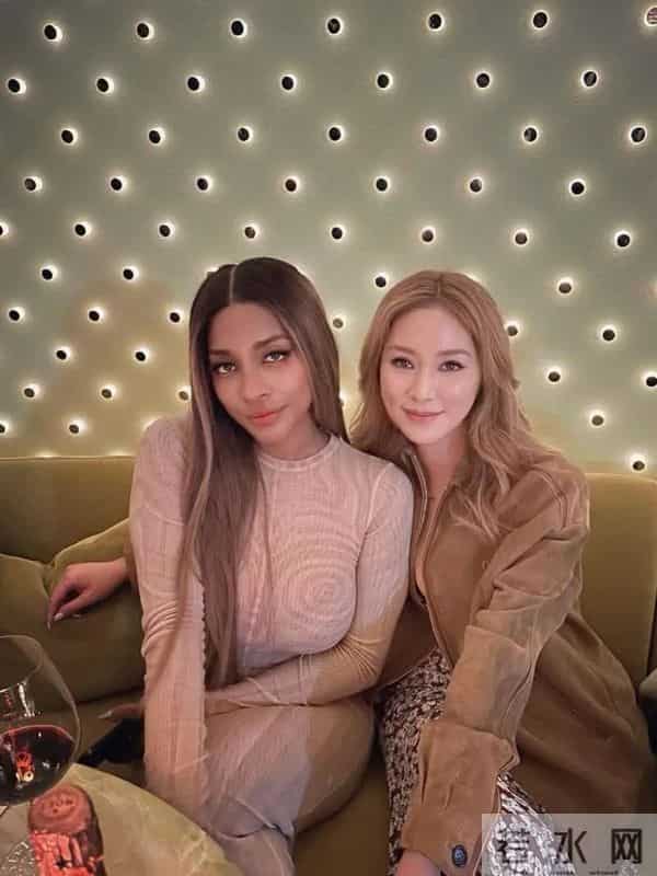 徐子淇李家诚追星嘻哈天团,夫妇二人化身小粉丝,笑容满面好欢乐