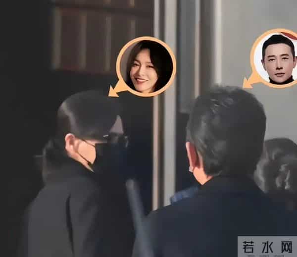 罗父葬礼结束后，罗晋和唐嫣一同乘车回别墅，俩人并肩同行很恩爱