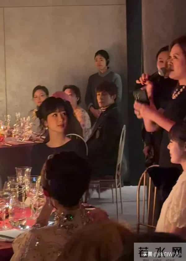 杨紫，华伦嫡公主上线！采访谈及家业生命树，晚宴跟唱特别捧场！