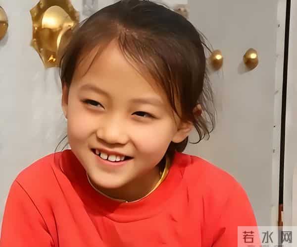 事实证明，拒绝百万签约“微笑女孩”，如今过得比明星还安稳