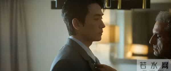 出席活动“死装死装”的,一到好莱坞就露馅,就很朱一龙啊