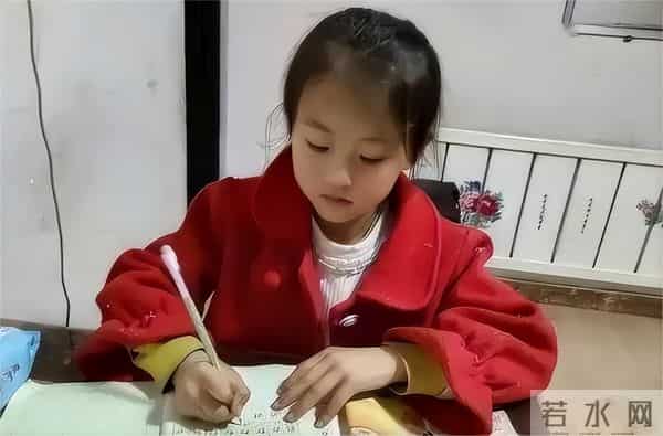 事实证明,拒绝百万签约“微笑女孩”,如今过得比明星还安稳