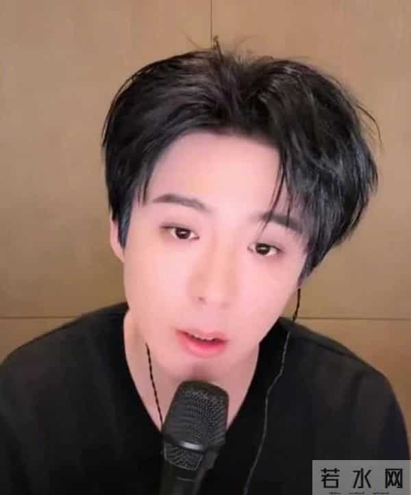 刘宇宁直播时被私生打电话