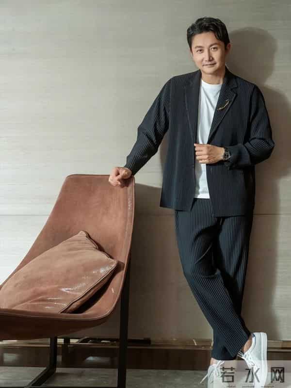 涂松岩做梦也没想到,娶圈外妻子恩爱11年的他,竟在51岁再次翻红