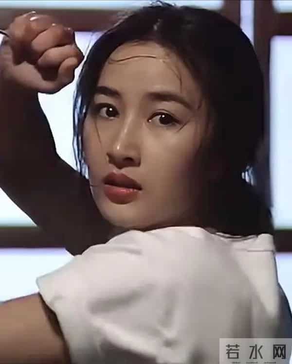 张家辉夫妇真老了!一起吃路边摊,61岁关咏荷脸上老年斑太抢镜