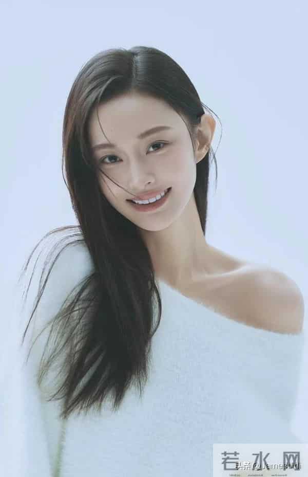 四川大学校花 盖玥希 172高挑身材和鲶鱼系高级脸搭配微凸厚唇 很美