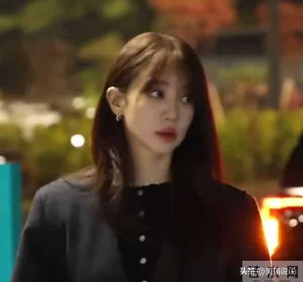 韩娱众星送行李顺载:金英玉靠搀扶出席,崔智友尹恩惠表情严肃