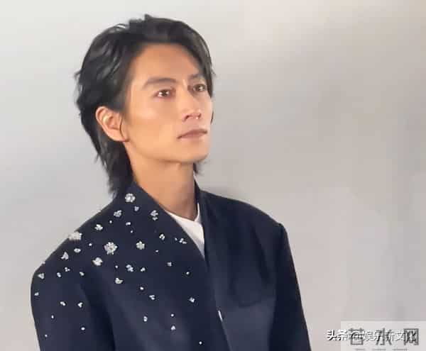 男人别太瘦！38岁陈晓现身活动，脸颊凹陷、眼纹密布不敢认！