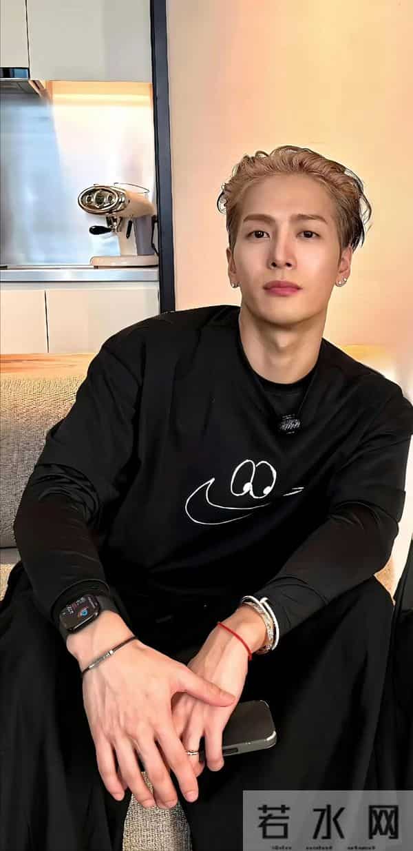 钱再多有什么用?31岁王嘉尔的现状,给所有男明星提了个醒