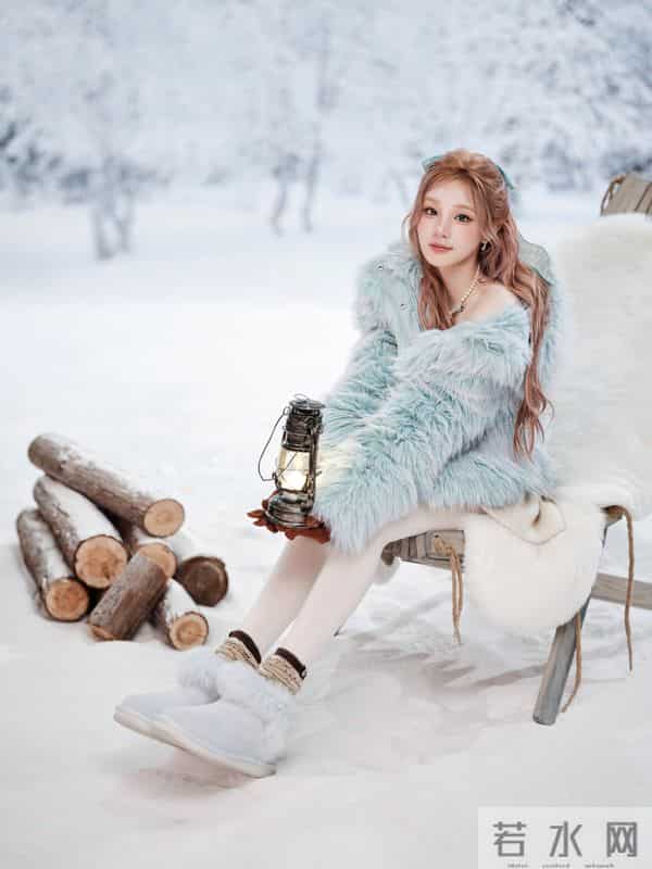 宋雨琦今日份写真，白色打底袜穿搭清纯绝美，像冰雪公主