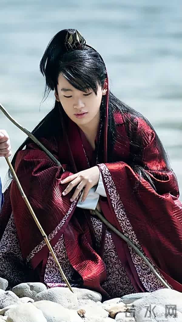 得罪郭麒麟6年后，再看朱亚文现状，如今的他已彻底走上文章老路