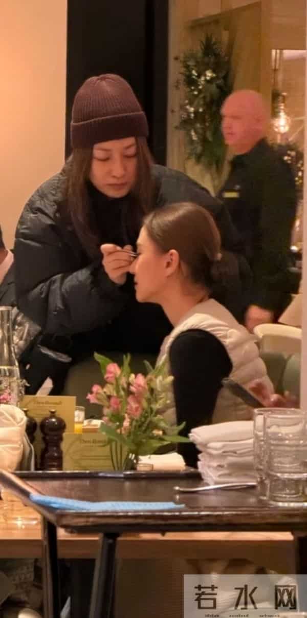 何超莲夫妻英国被偶遇，自带化妆师排场十足，窦骁全程盯妻变痴汉