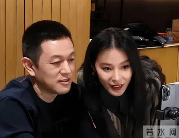 原来她是蔚来老板娘，曾是央视女主播才貌双全，和李斌一见钟情！