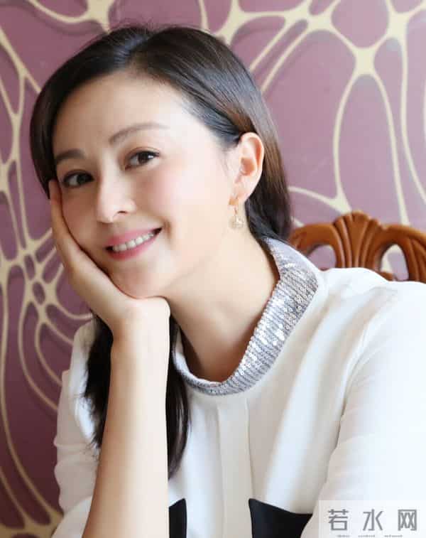 戴娇倩现状:回老家上海定居,靠直播带货讨生活,母女共用一张脸