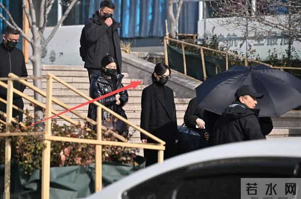 葬礼结束后唐嫣罗晋首亮相,三个细节耐人寻味,苗圃的话有人信了