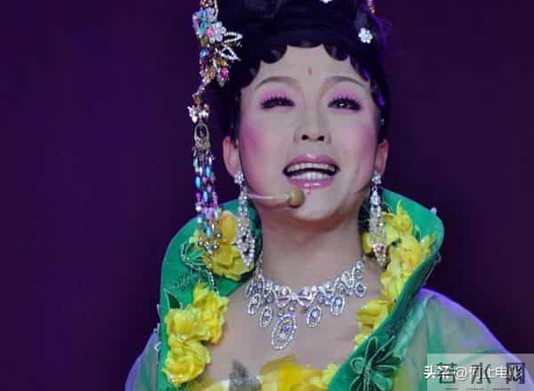 负债累累、风餐露宿、锒铛入狱，星光大道草根歌手如今现状太落魄