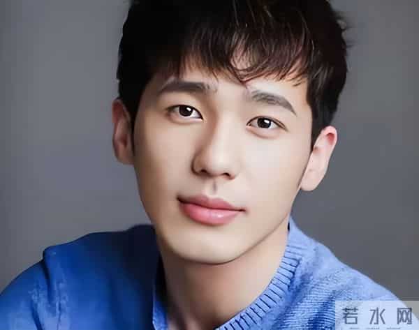 母亲是著名演员,父亲上亿家产,他却跑龙套10年,他到底怎么想的