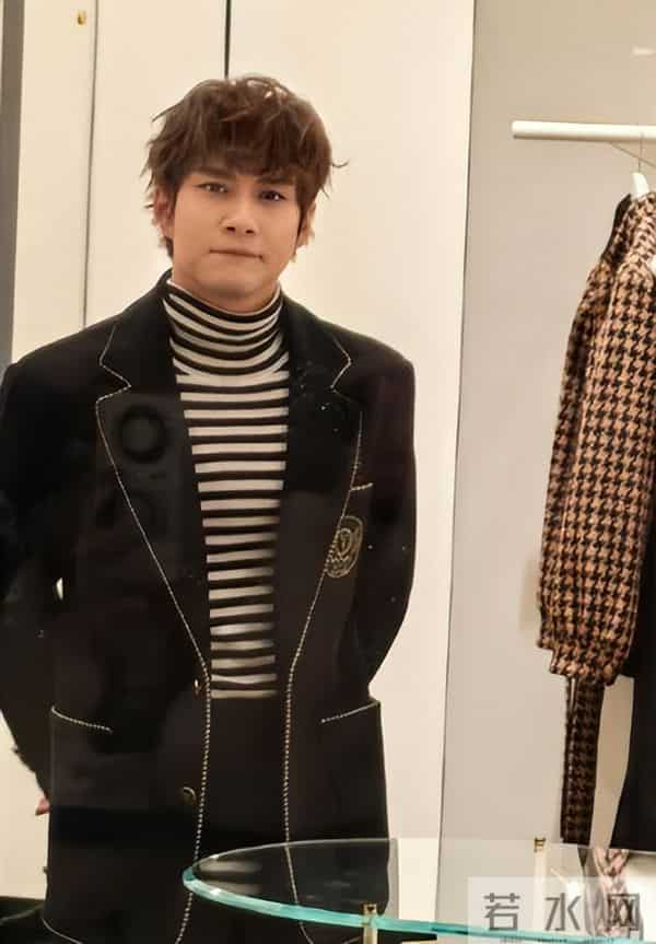 《家业》主演同框：杨紫天鹅颈，韩东君脖短脸圆，卷毛被嘲像大妈