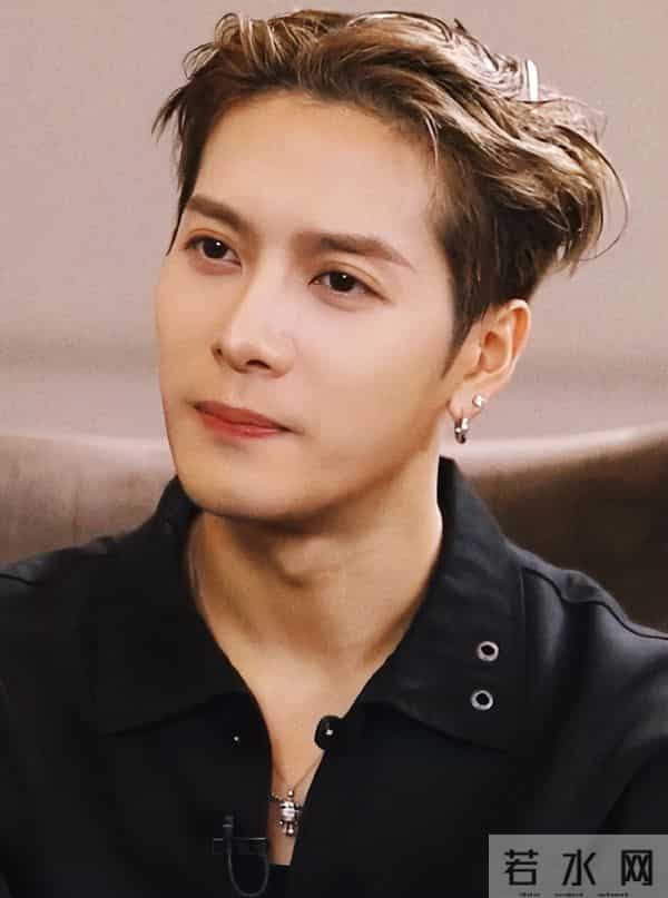 再多钱有什么用?31岁王嘉尔的现状,给所有年轻人提了个醒