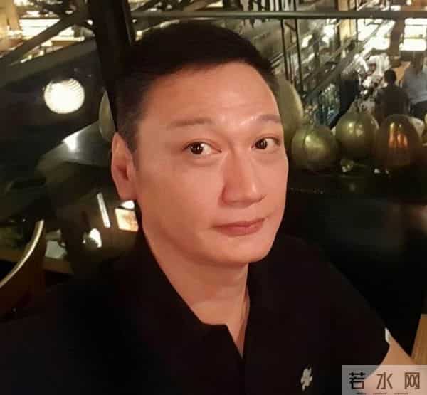 恭喜!61岁香港知名男星秘密再婚,现任妻子容貌首次曝光
