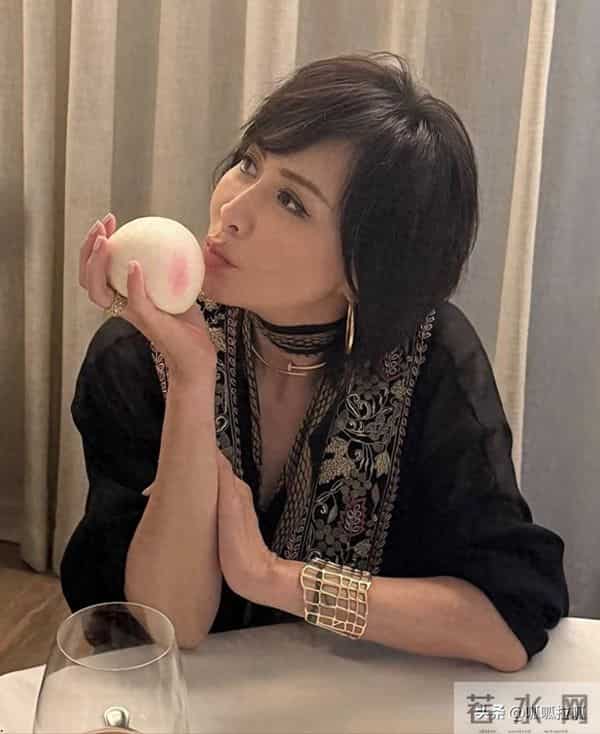 刘嘉玲提前办 60 大寿！圈内好友到访庆祝，Labubu蛋糕强势霸占C位