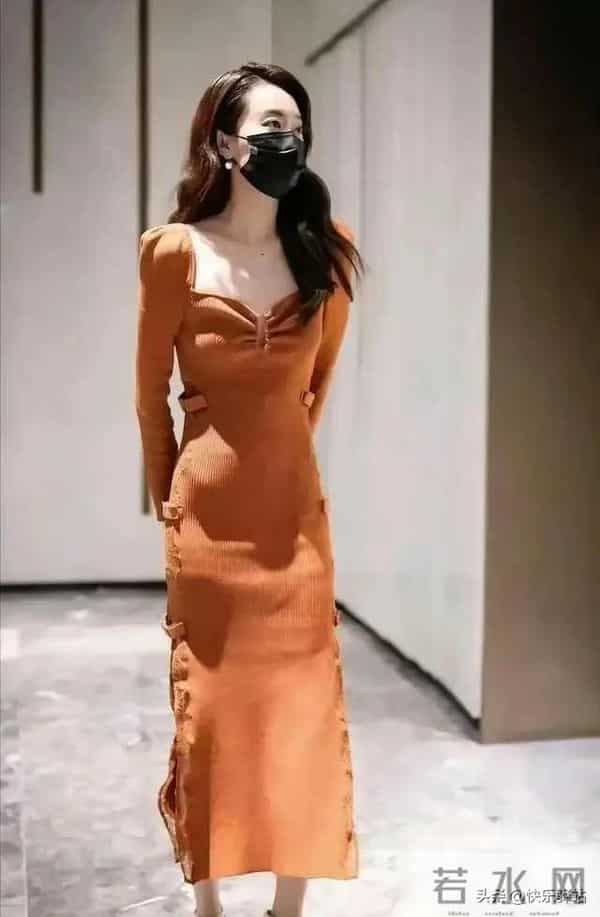 张小斐瘦得胸都没有了,居然还有小肚子,可见减肥真的太难了!