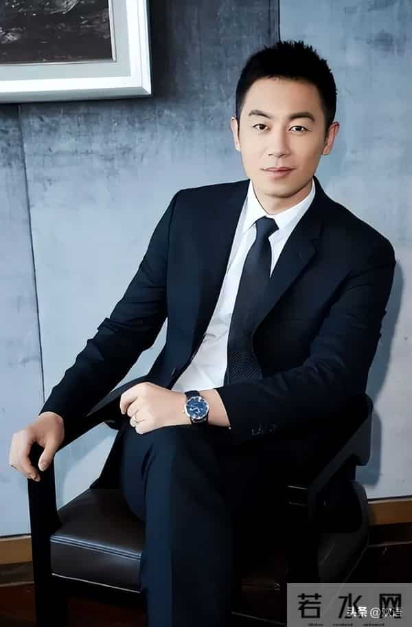 得罪郭麒麟6年后，再看朱亚文现状，如今的他已彻底走上文章老路