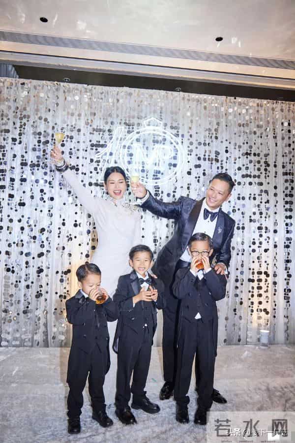 胡杏儿穿透视装 贴两片胸贴庆祝结婚十周年 李乘德为爱举办豪华派对