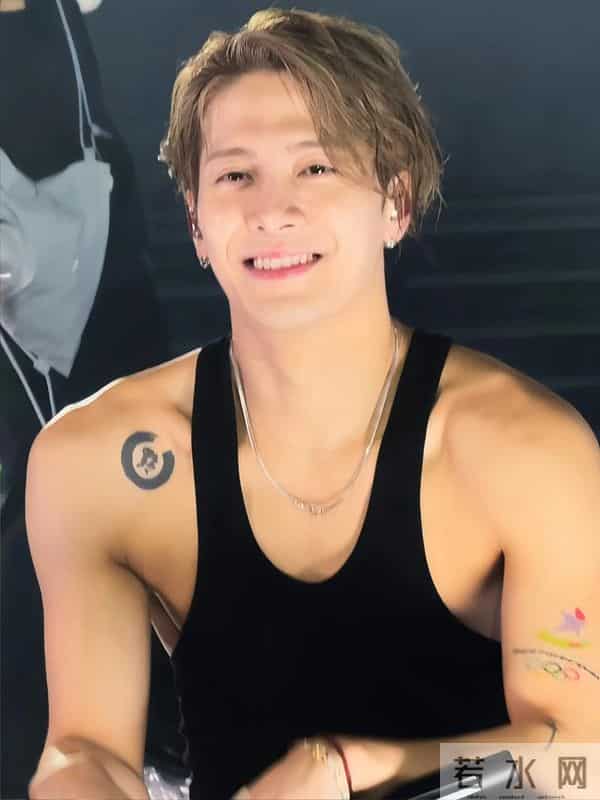 钱再多有什么用?31岁王嘉尔的现状,给所有男明星提了个醒