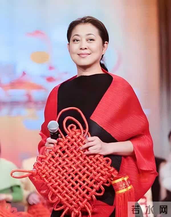 倪萍:父亲到死我都没喊他一声“爸”,母亲的仇恨教育刻骨铭心