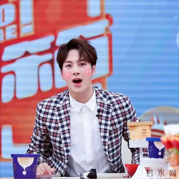 钱再多有什么用?31岁王嘉尔的现状,给所有男明星提了个醒