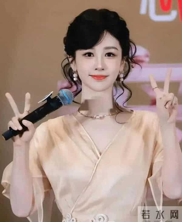 男粉齐喊老公现场失控,杨紫冷脸回应,她逆袭远不止变美这么简单