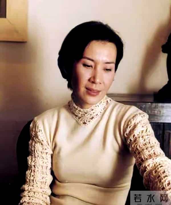 她是著名国家一级演员,享“正军级”待遇,如今65岁仍是单身