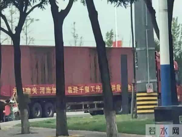 央视专访这次，易烊千玺只字未提赵丽颖，却给赵丽颖提了个醒