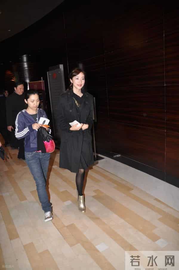 韩雪黑丝高跟出席活动旧照，笑颜如花
