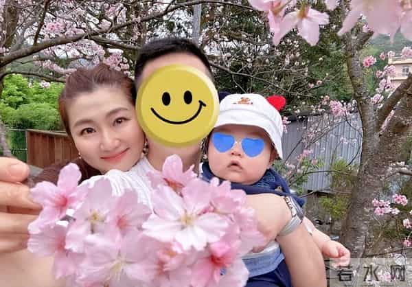 44岁任家萱胖到150斤！带2岁儿子为妹妹庆生，老公从不去家庭聚会