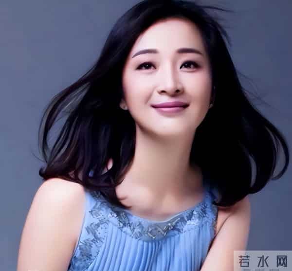 与王海燕离婚传闻真相大白1年,55岁张嘉益近况曝出,一点不意外