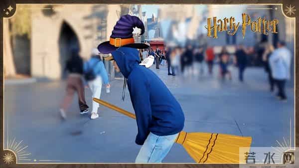 出席活动“死装死装”的,一到好莱坞就露馅,就很朱一龙啊