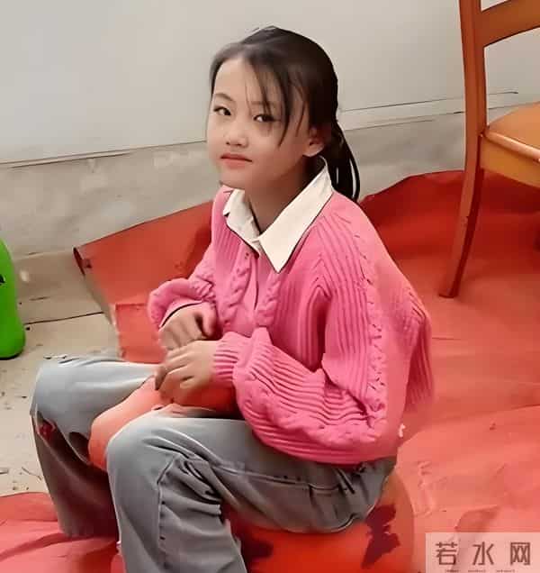 事实证明，拒绝百万签约“微笑女孩”，如今过得比明星还安稳