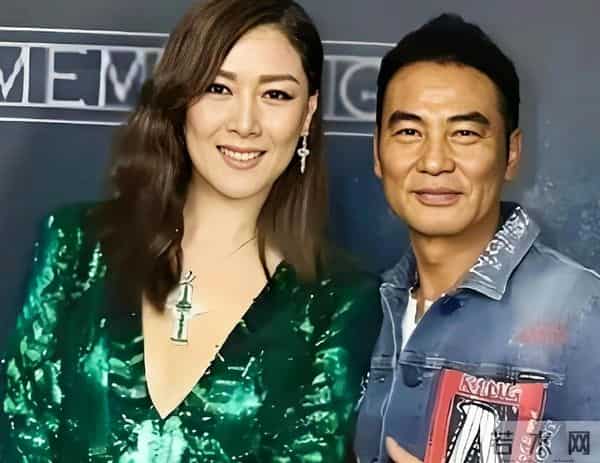 恩爱28年难抵残酷现实,70岁任达华狼狈摔倒,琦琦却“无动于衷”