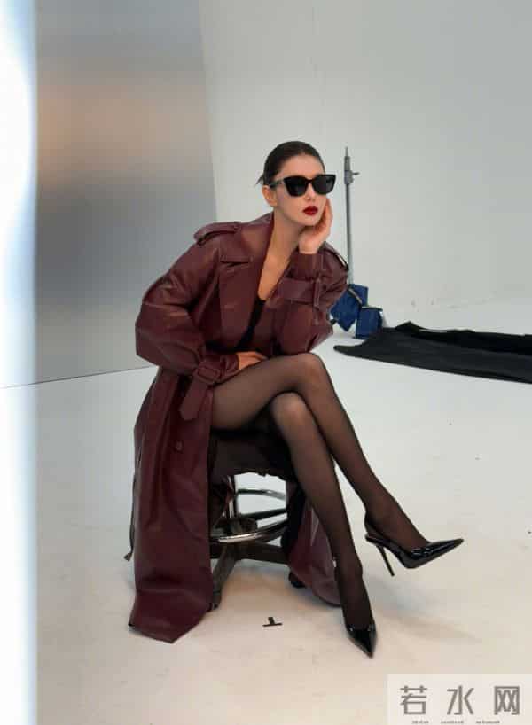 张馨予健身状态绝了，紧身衣勾勒好身材，素颜嫩到发光。