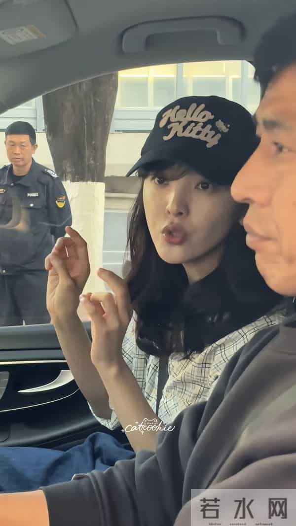 章若楠广州被偶遇，本人好美好漂亮元气十足，脸小超级有气质呀！