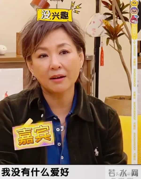 李静曝当年最难采访的艺人，气的她怒摔台本，评论区现2字男明星