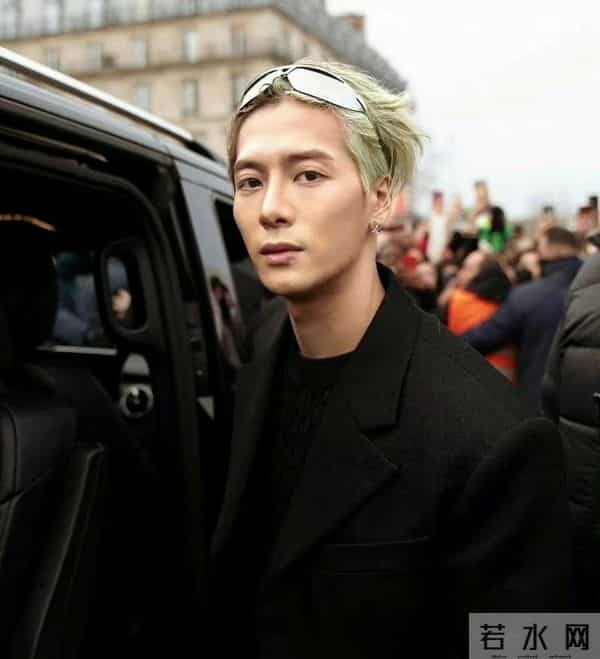 钱再多有什么用?31岁王嘉尔的现状,给所有男明星提了个醒