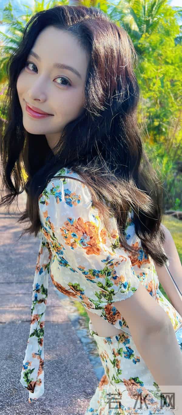 四川大学校花 盖玥希 172高挑身材和鲶鱼系高级脸搭配微凸厚唇 很美